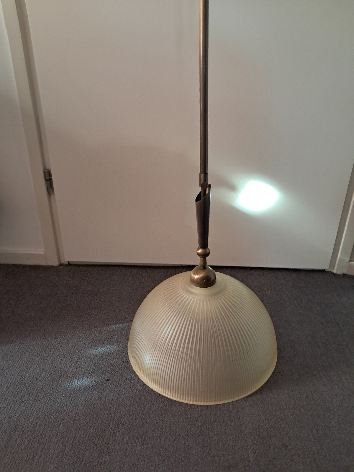 Vintage hanglamp met geribbeld glazen kap, Ophalen