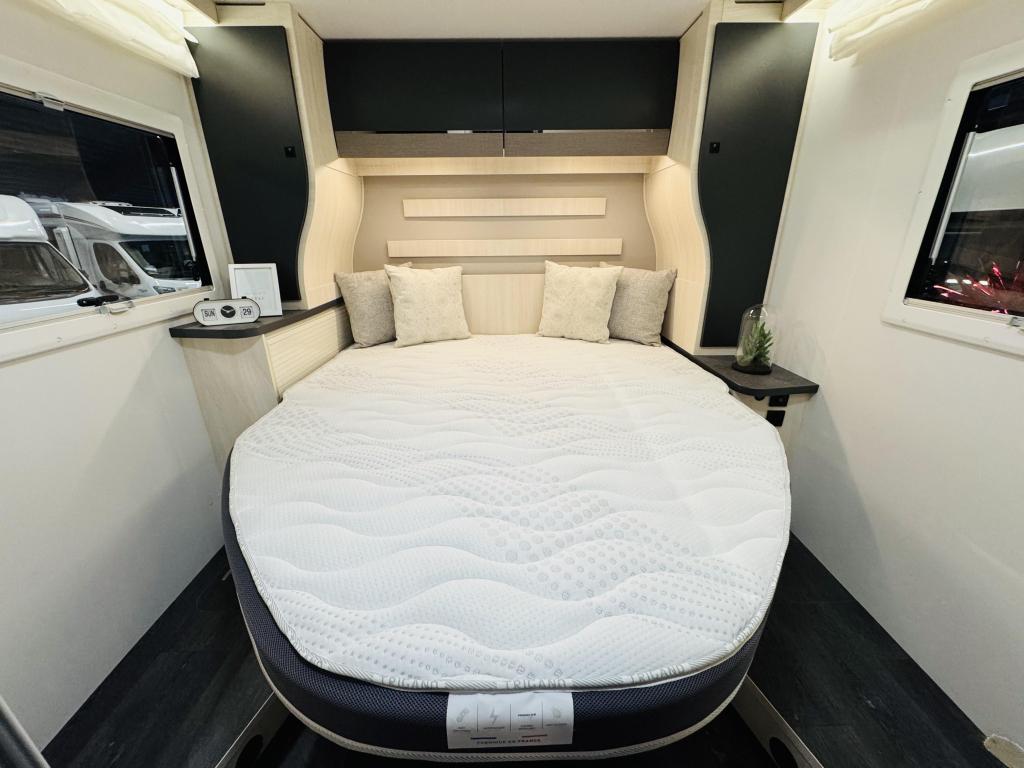 Challenger Graphite Ultimate 328 Automaat Queensbed, Caravans en Kamperen, Campers, Automaat, Ringverwarming, Luifel, Ford