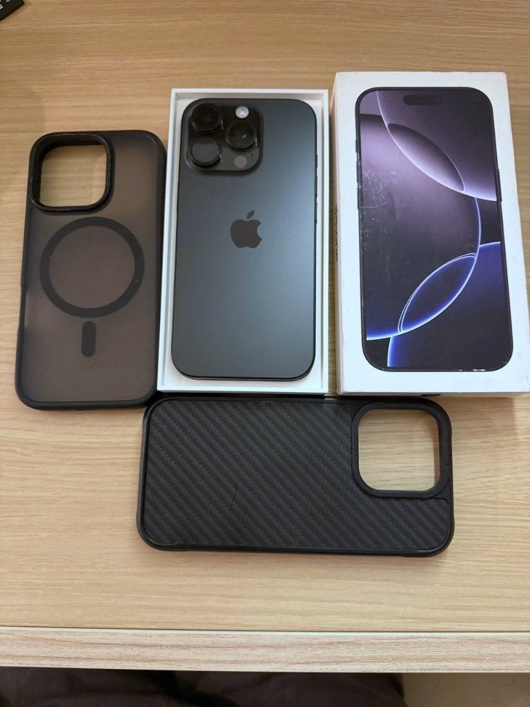 iPhone 16 Pro 512GB Zwart Titanium - 89% accu + 2 hoesjes, Telecommunicatie, IPhone 16 Pro, 512 GB, 89 %, Zwart