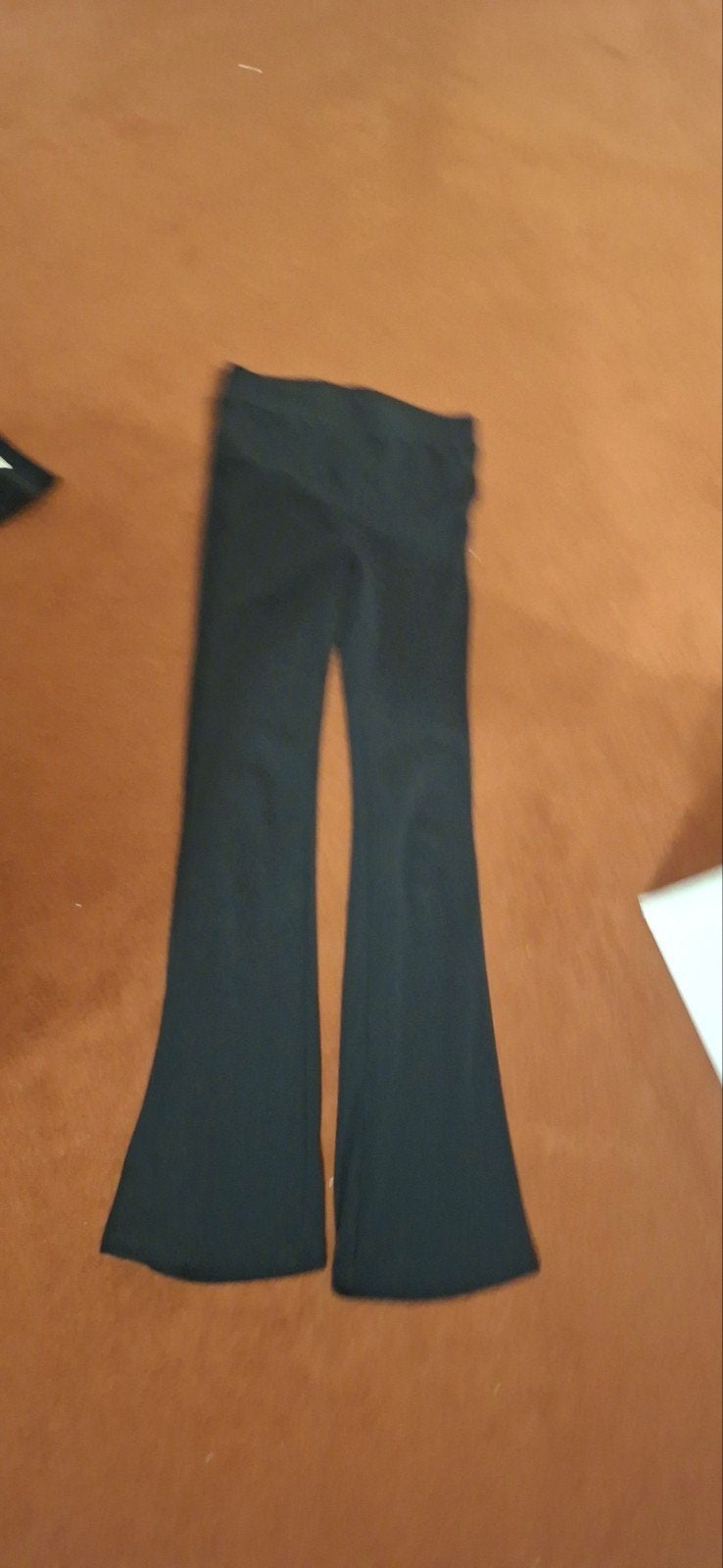 Zwarte flared broek, Ophalen