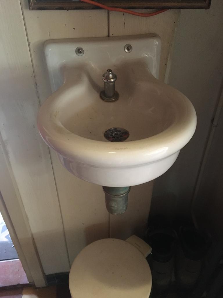 Antiek fonteintje drinkbakje, Ophalen, Zo goed als nieuw, Toilet