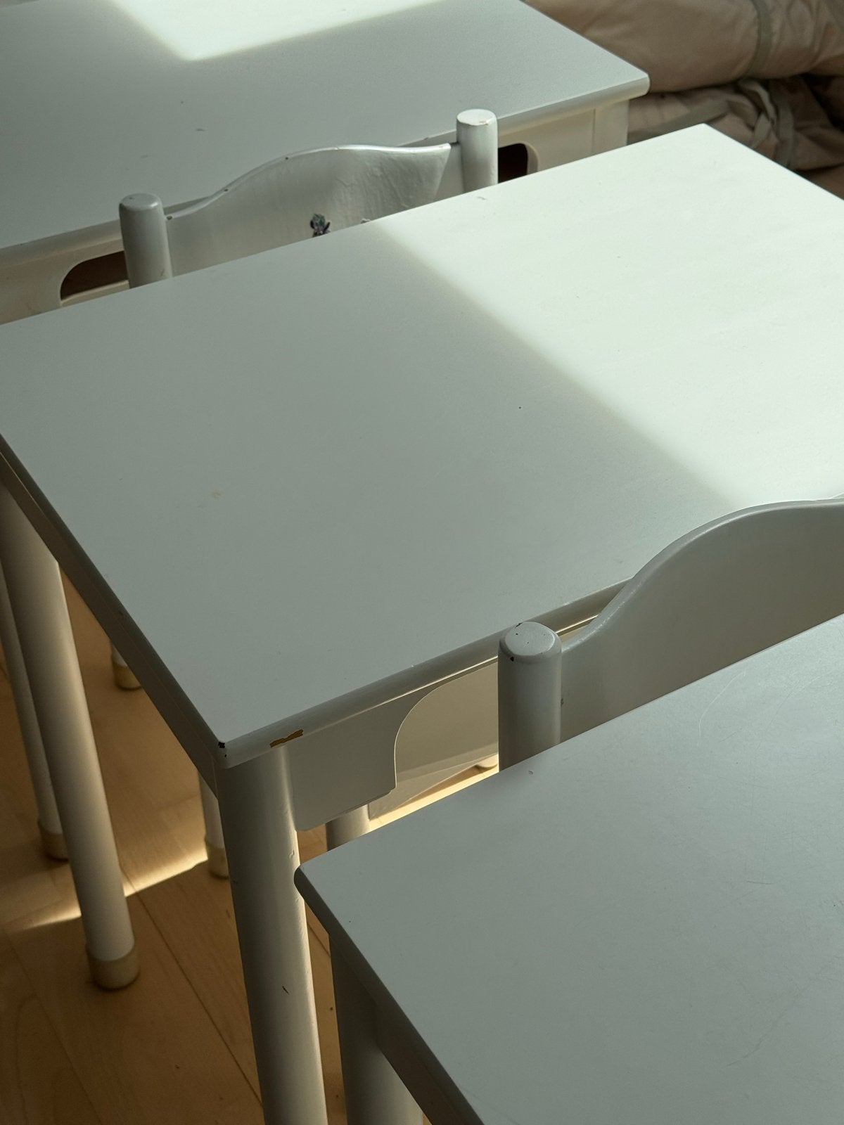 3 witte kinderbureaus en stoelen set (schooltafel en stoel), Ophalen, Gebruikt, Tafel(s) en Stoel(en)