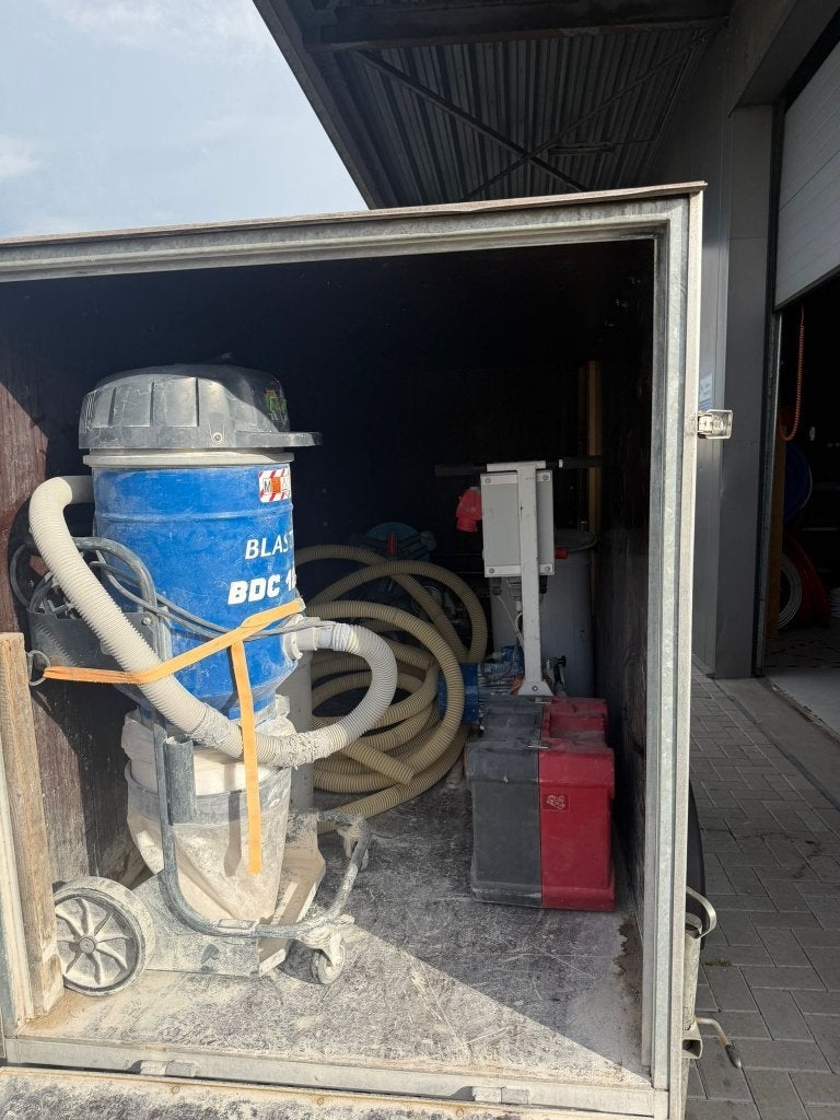 Vloerfrees incl dichte aanhanger met oprijplaat, Doe-het-zelf en Verbouw, Ophalen, Benzine, Gebruikt, Sleuvenfrees