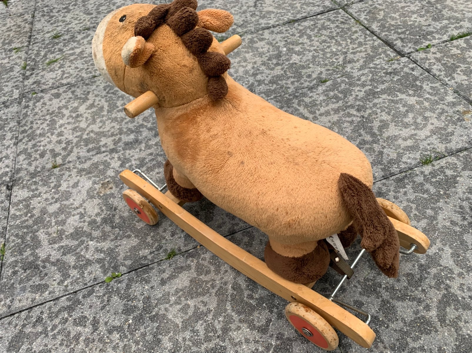 Schattig hobbelpaard met wieltjes - Bruin pluche, Ophalen, Gebruikt, Jongen of Meisje