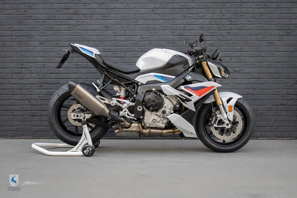 BMW S 1000 R M Sport / Magnesium M velgen / Akrapovic, Motoren, Motoren | BMW, Einsteinlaan 5
2289 CC  Rijswijk, NL, Handvatverwarming