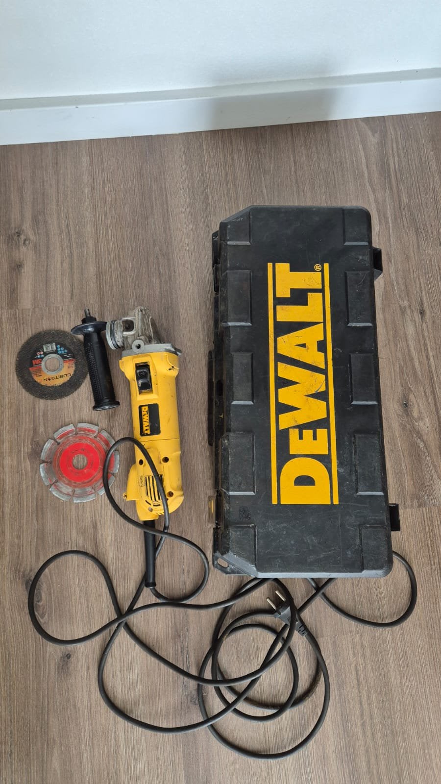 Slijptol dewalt, Doe-het-zelf en Verbouw, Gereedschap | Slijpmachines, Ophalen, Zo goed als nieuw, Minder dan 700 watt, Haakse handslijpmachine