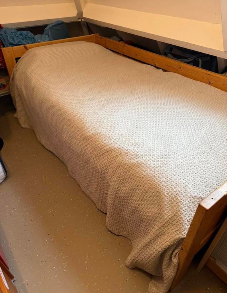 Tot 9/5 gratis ophalen: grenen bed 90x200cm, bedlade, matras, Ophalen, 90 cm, Eenpersoons, Zo goed als nieuw