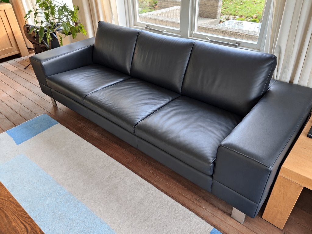2x Leolux Antipode designbank – zwart leer, Ophalen, Driepersoons, 75 tot 100 cm, Zo goed als nieuw