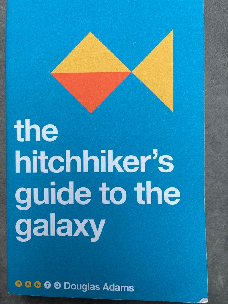 The Hitchhiker's Guide to the Galaxy - Douglas Adams, Ophalen of Verzenden, Zo goed als nieuw