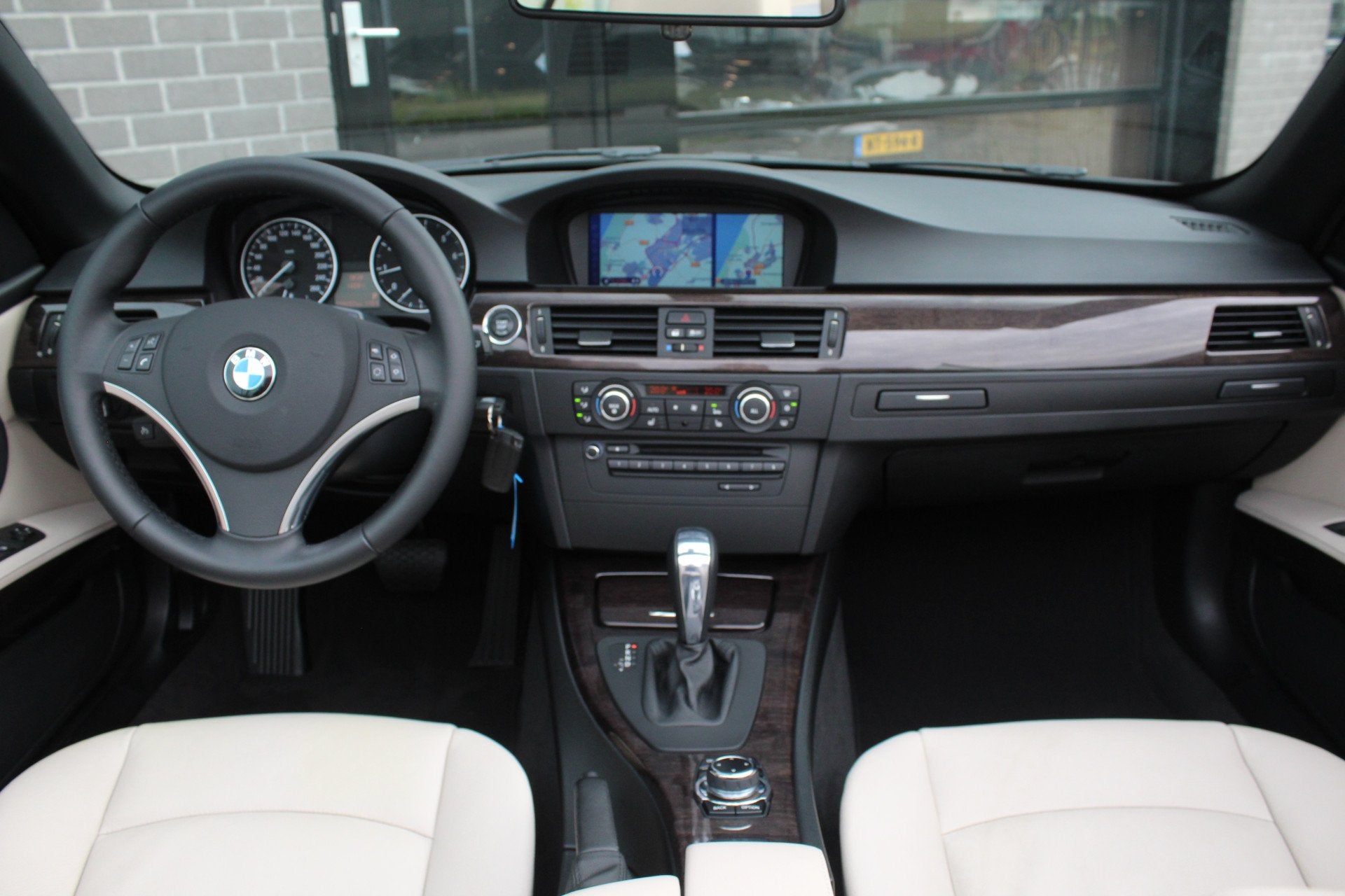 BMW 3 Serie Cabrio 320i Exclusive / Leer / Stoelverwarming /, Auto's, BMW, Automaat, Euro 5, Achterwielaandrijving, 4 cilinders