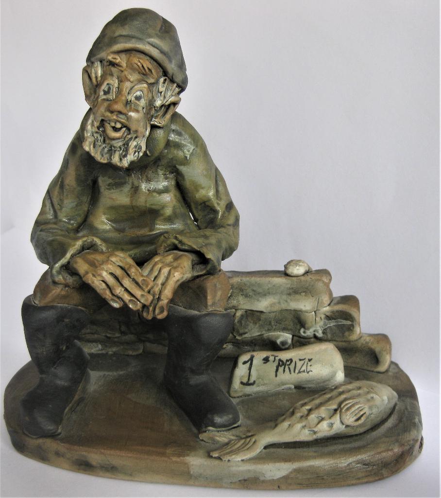 Norman Underhill Beeld Visserman Met Handtekening Vintage, Handgemaakt, Minder dan 20 cm, Ophalen of Verzenden, Beeld