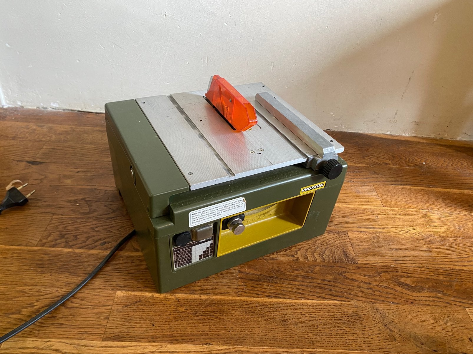 Proxxon KFS/E Tafelcirkelzaag, Doe-het-zelf en Verbouw, Gereedschap | Zaagmachines, Ophalen, Zo goed als nieuw, 1200 watt of meer