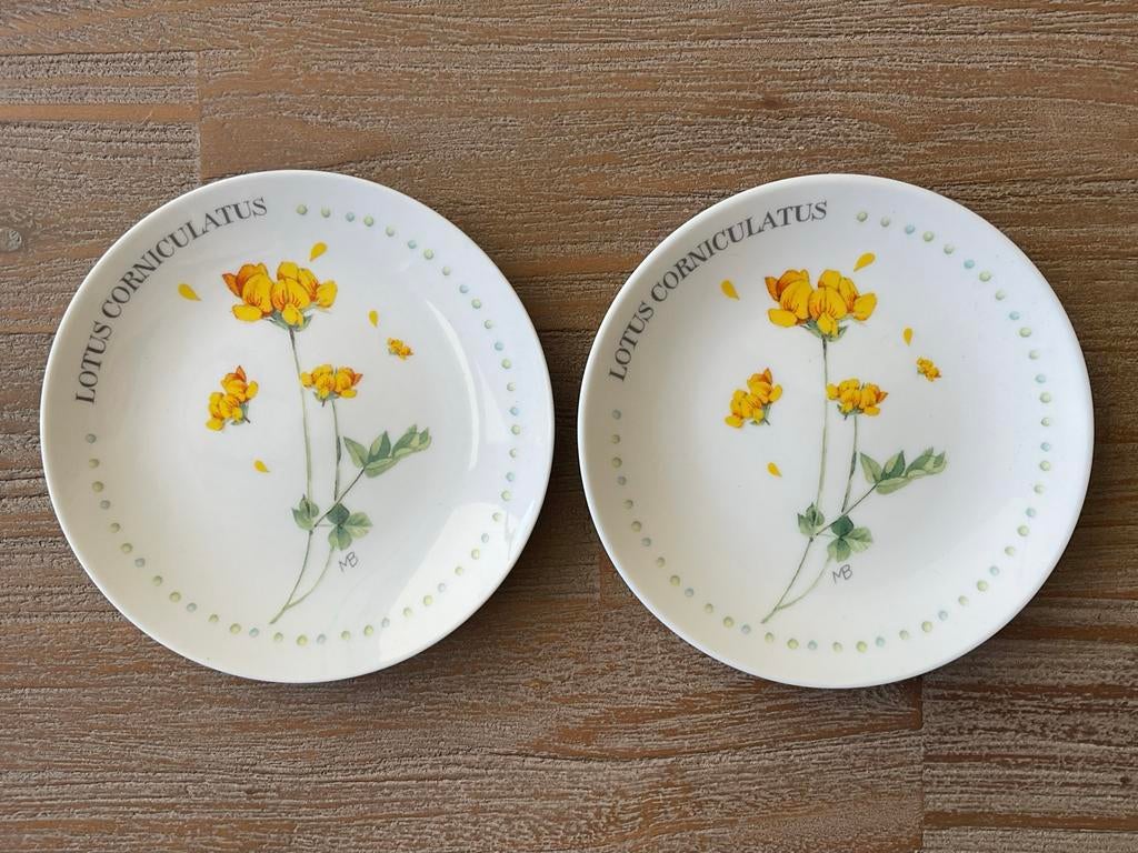 2 Petit Four bordjes Marjolein Bastin - Lotus Corniculatus, Huis en Inrichting, Keuken | Servies, Ophalen of Verzenden, Zo goed als nieuw