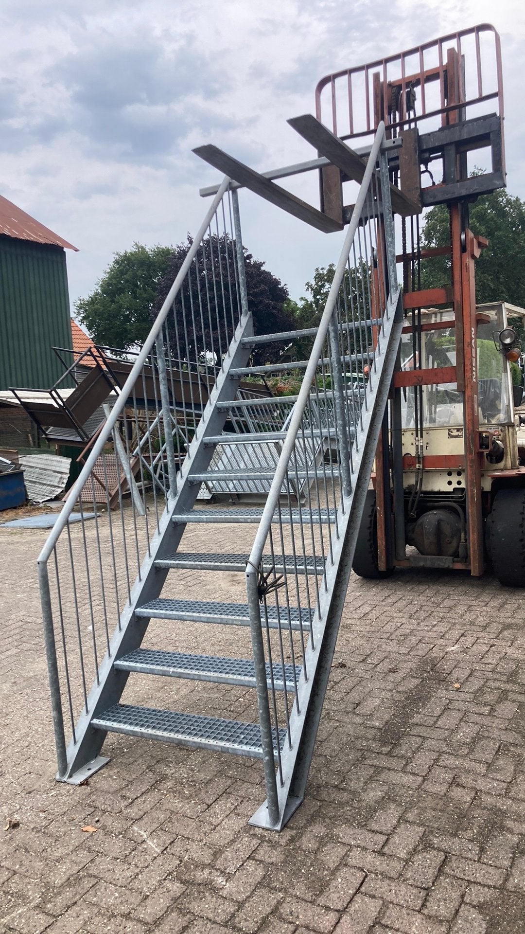 Stalen trap, Doe-het-zelf en Verbouw, Ladders en Trappen, Ophalen, Zo goed als nieuw, 2 tot 4 meter