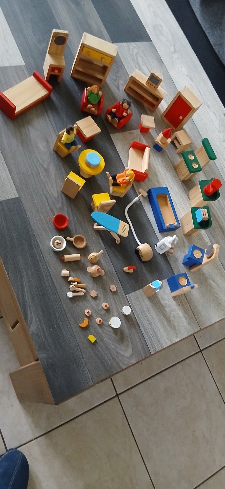 Poppenhuis meubeltjes en popjes, Kinderen en Baby's, Speelgoed | Poppenhuizen, Ophalen of Verzenden, Poppenhuis