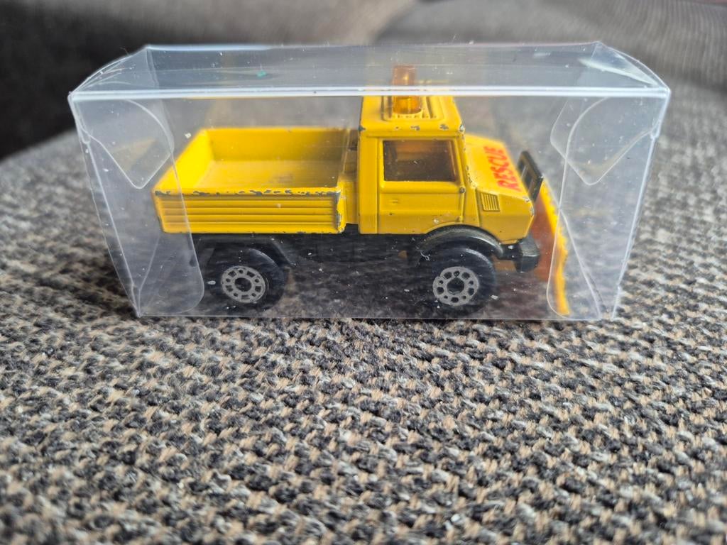 Matchbox Mercedes Unimog Rescue met sneeuwschuif, Ophalen of Verzenden, Gebruikt