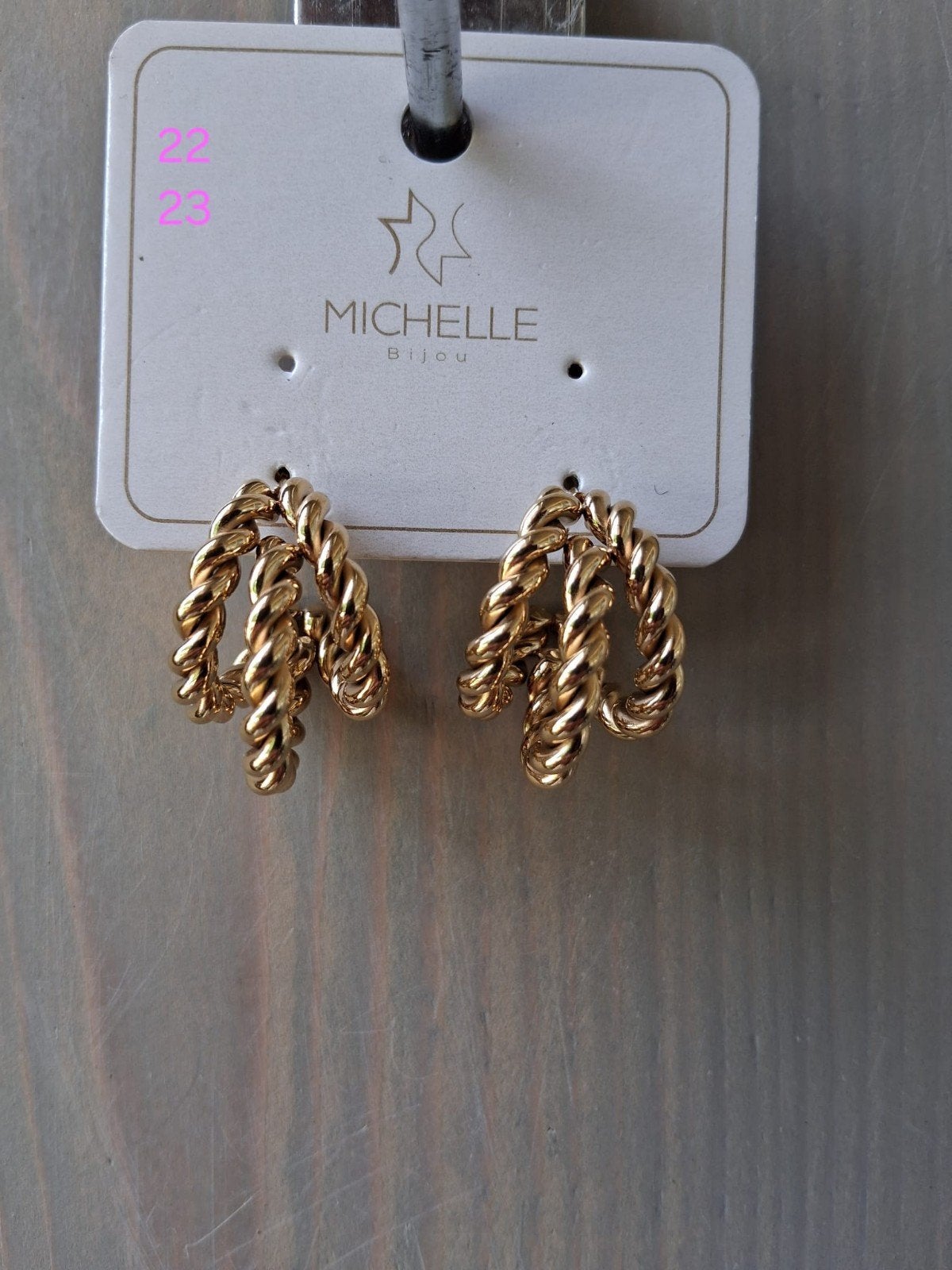 Gouden gedraaide oorbellen - Michelle Bijou, Ophalen of Verzenden, Nieuw, Goud, Overige materialen