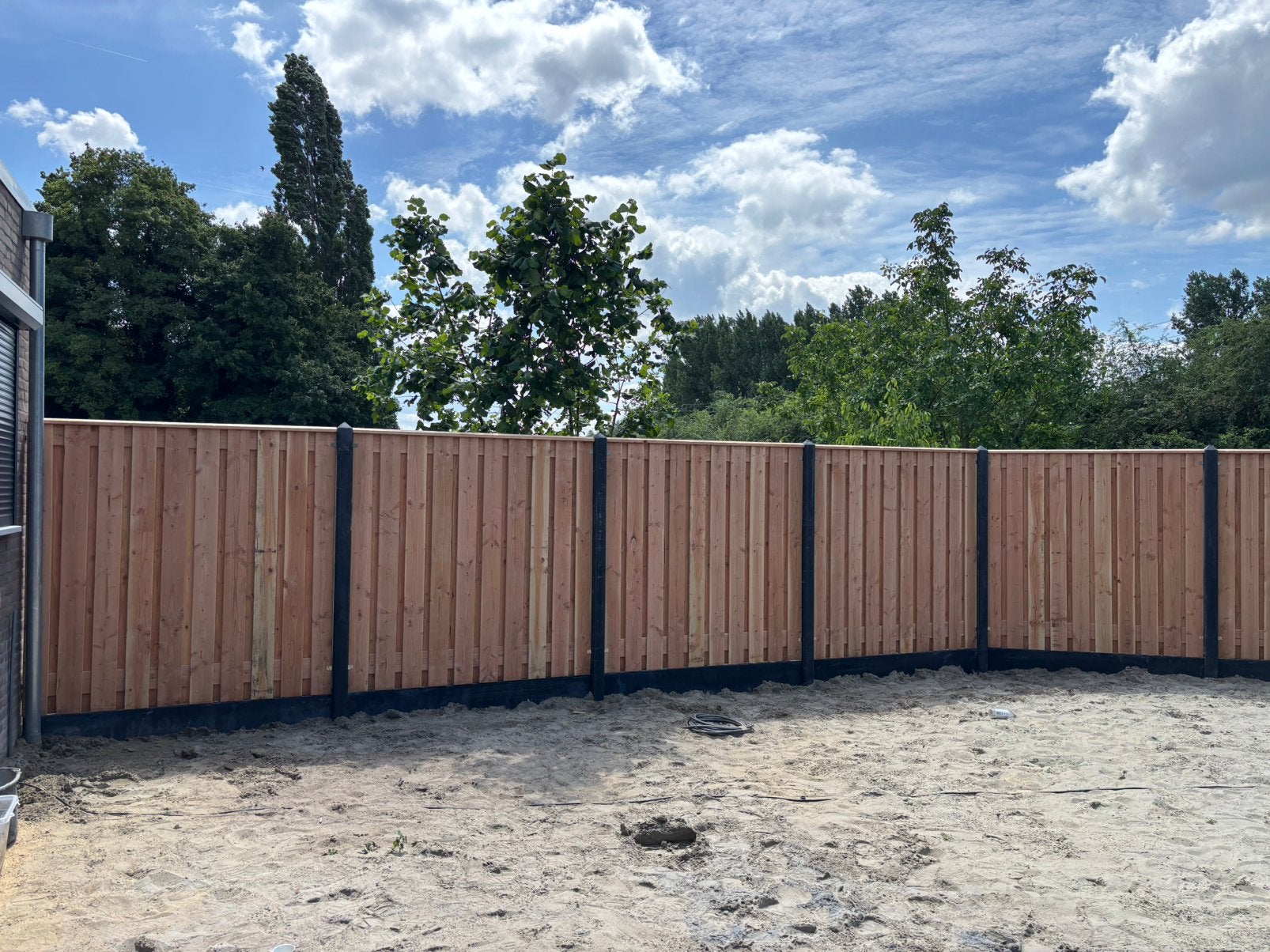 Douglas hout/beton schutting €130 per meter incl. Montage, Ophalen, 1 tot 2 meter, Minder dan 3 meter, Zo goed als nieuw