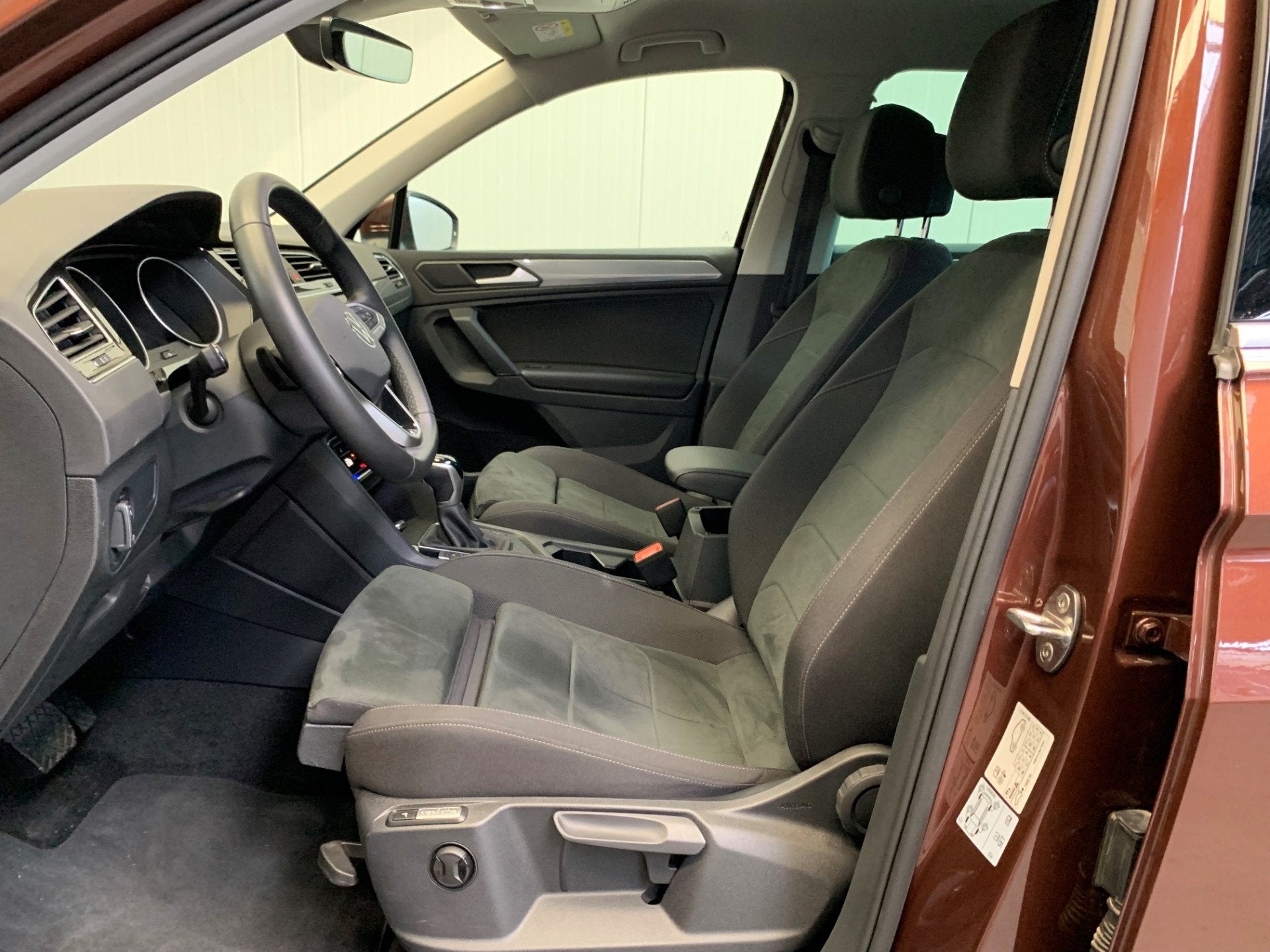 Volkswagen Tiguan 1.5 TSI Elegance NAVI-ECC-PARK ASSIST-SPOR, Auto's, Euro 6, 4 cilinders, Alcantara, Automatische klimaatregeling
