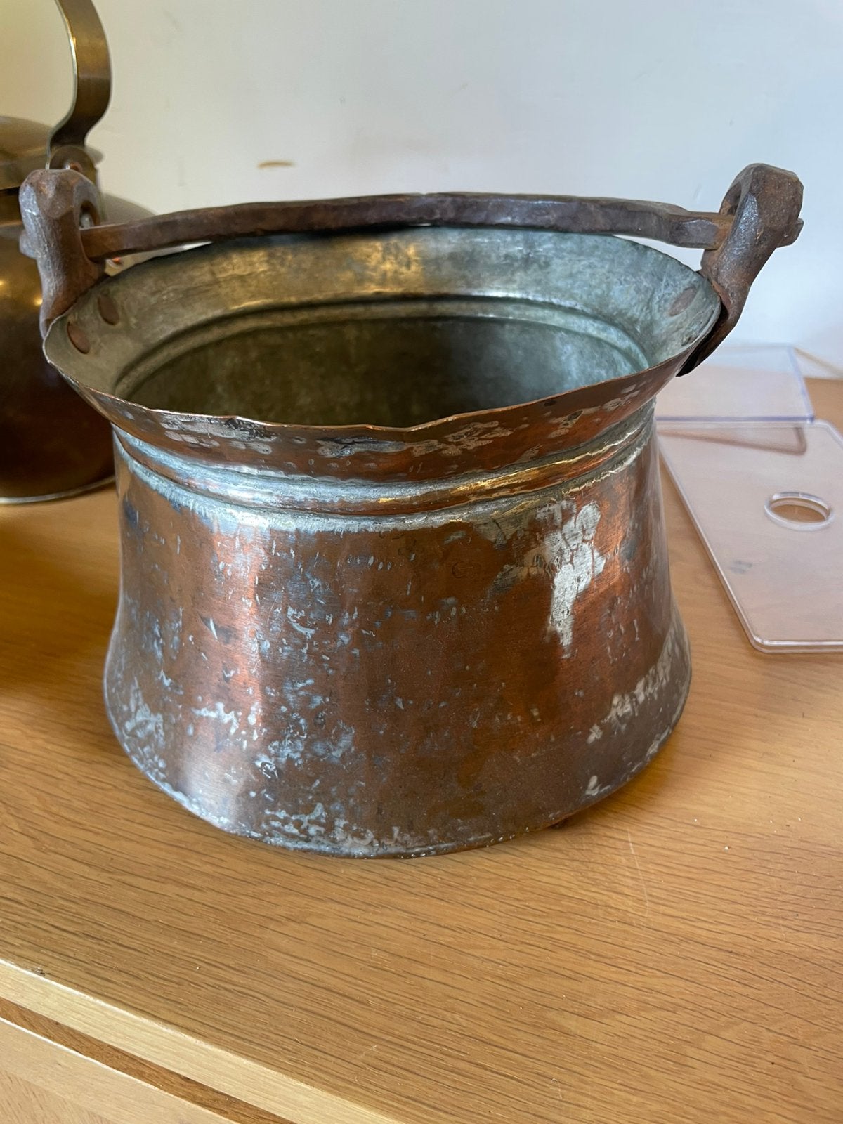 Koperen pot en een tinnen kaarsen standaard, Antiek en Kunst, Antiek | Koper en Brons, Ophalen