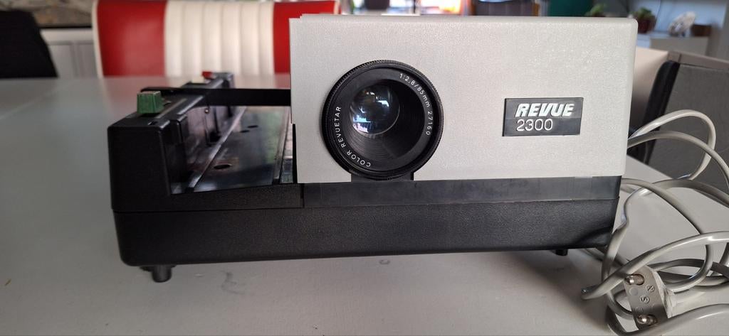 Dia projector revue 2300, Audio, Tv en Foto, Diaprojectors, Ophalen of Verzenden, Zo goed als nieuw