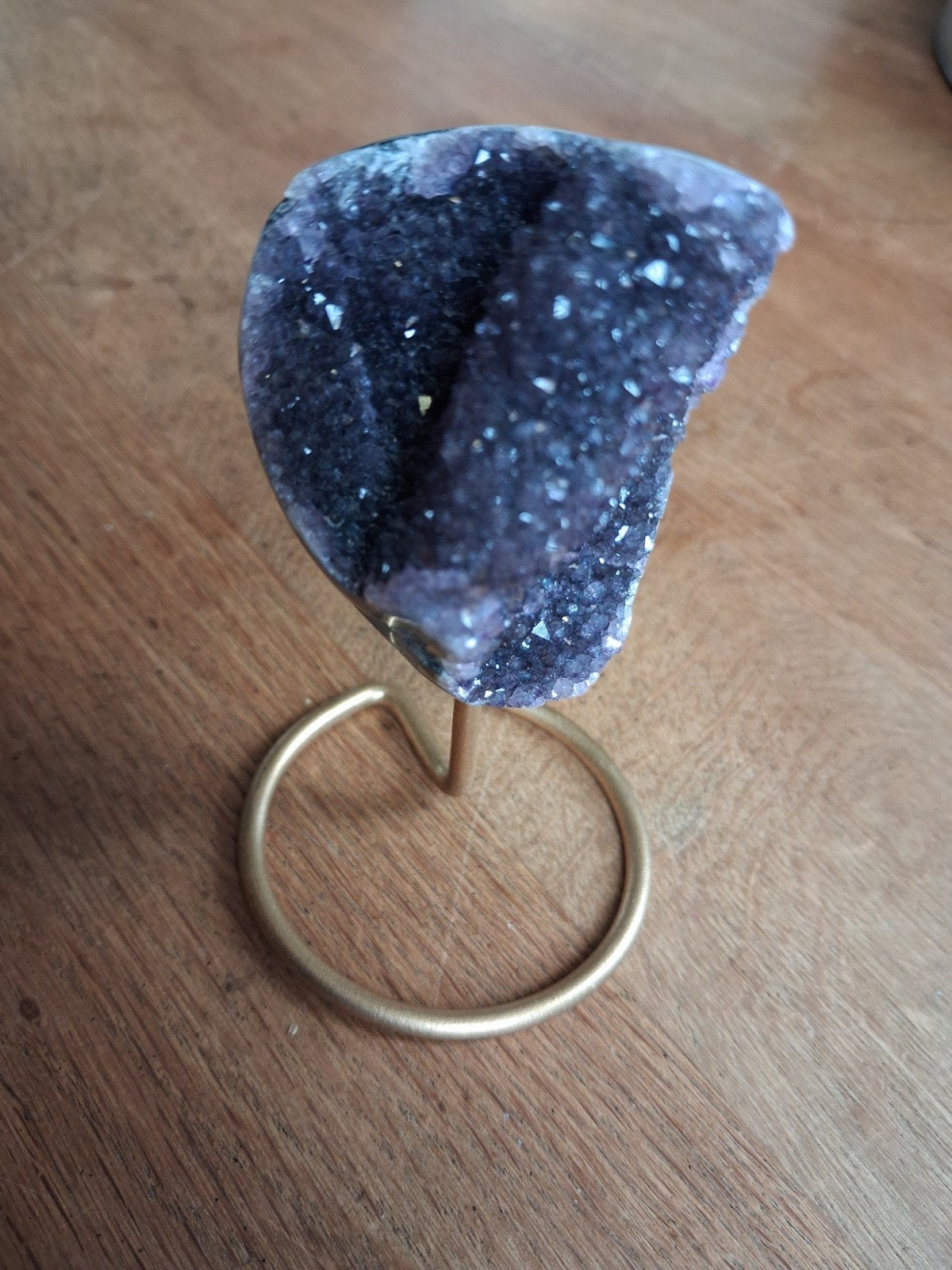 Amethist Geode op Gouden Standaard - 10 cm hoog, Ophalen of Verzenden, Nieuw