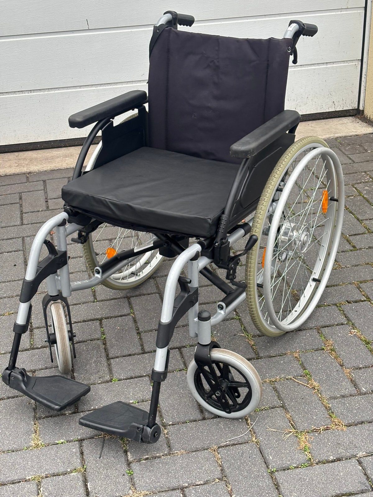 Rolstoel Breezy , inklapbaar , antilekbanden ,duitse makelij, Meer info ☎️0️⃣6️⃣➖2️⃣0️⃣9️⃣0️⃣1️⃣0️⃣4️⃣0️⃣, Zo goed als nieuw, Nederland