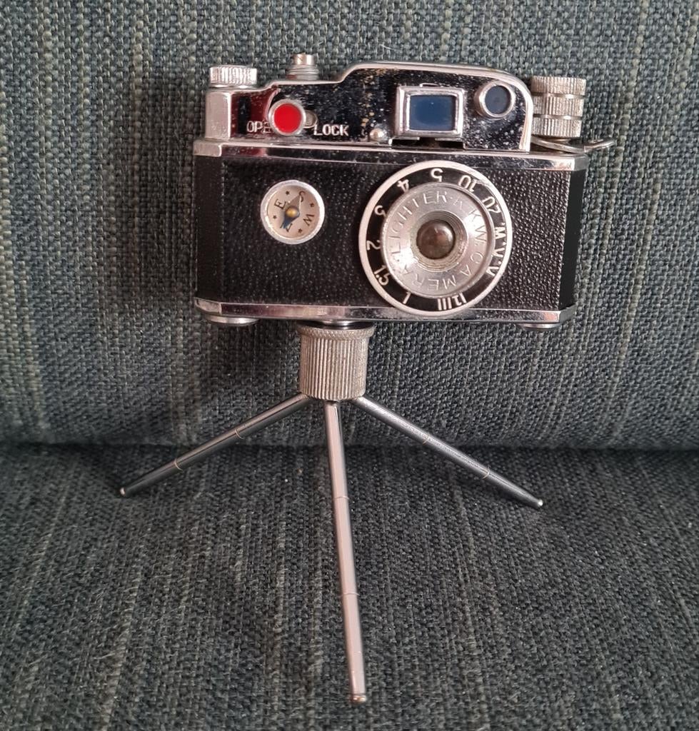 Miniatuur LIGHTER CAMERA Japan (blauwe knopjes), Ophalen of Verzenden, 1960 tot 1980, Overige typen