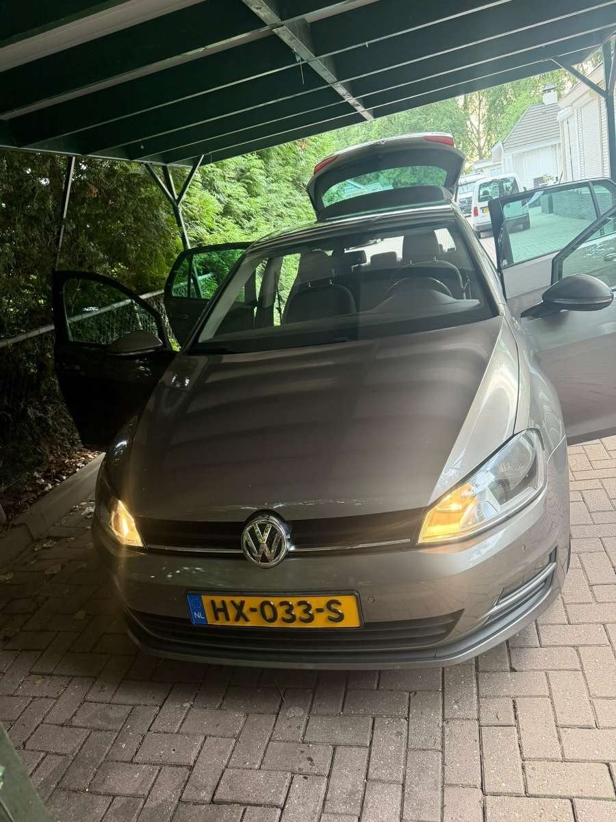 Volkswagen Golf 1.0 TSI 85KW DSG 5D 2016 Grijs, Auto's, 1154 kg, 620 kg, 23 km/l, Origineel Nederlands