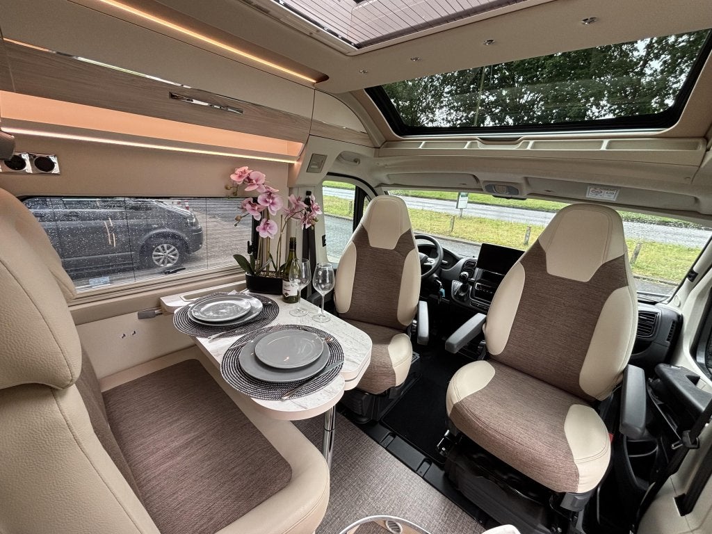 Eura Mobil Van 635 EB ENKELE BEDDEN 9T AUTOMAAT TREKHAAK, Automaat, Buscamper of Camperbus, Ringverwarming, Fiat