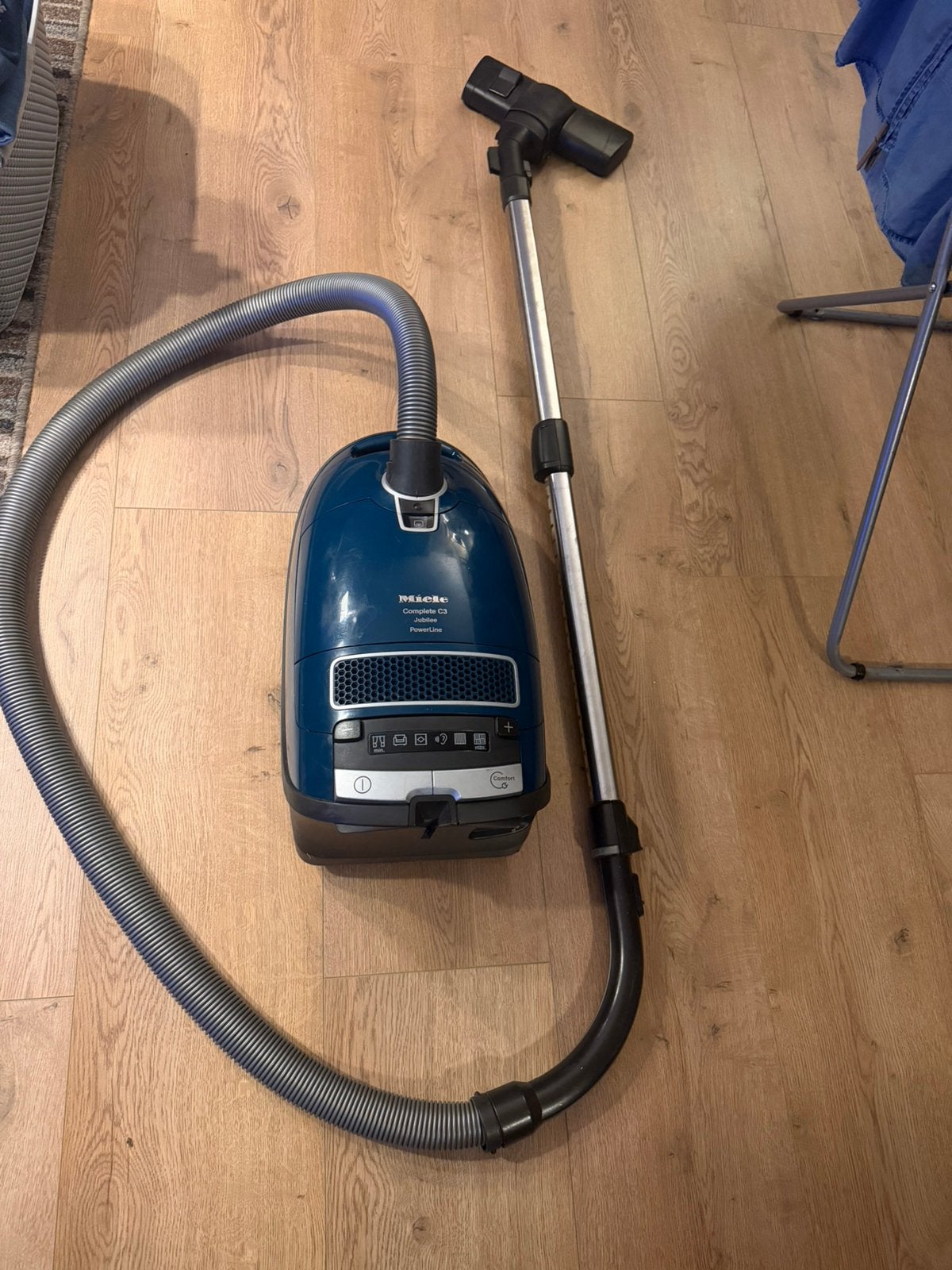 Miele complete 3 890 watt stofzuiger, Witgoed en Apparatuur, Stofzuigers, Stofzak, Ophalen of Verzenden, Zo goed als nieuw, Stille werking