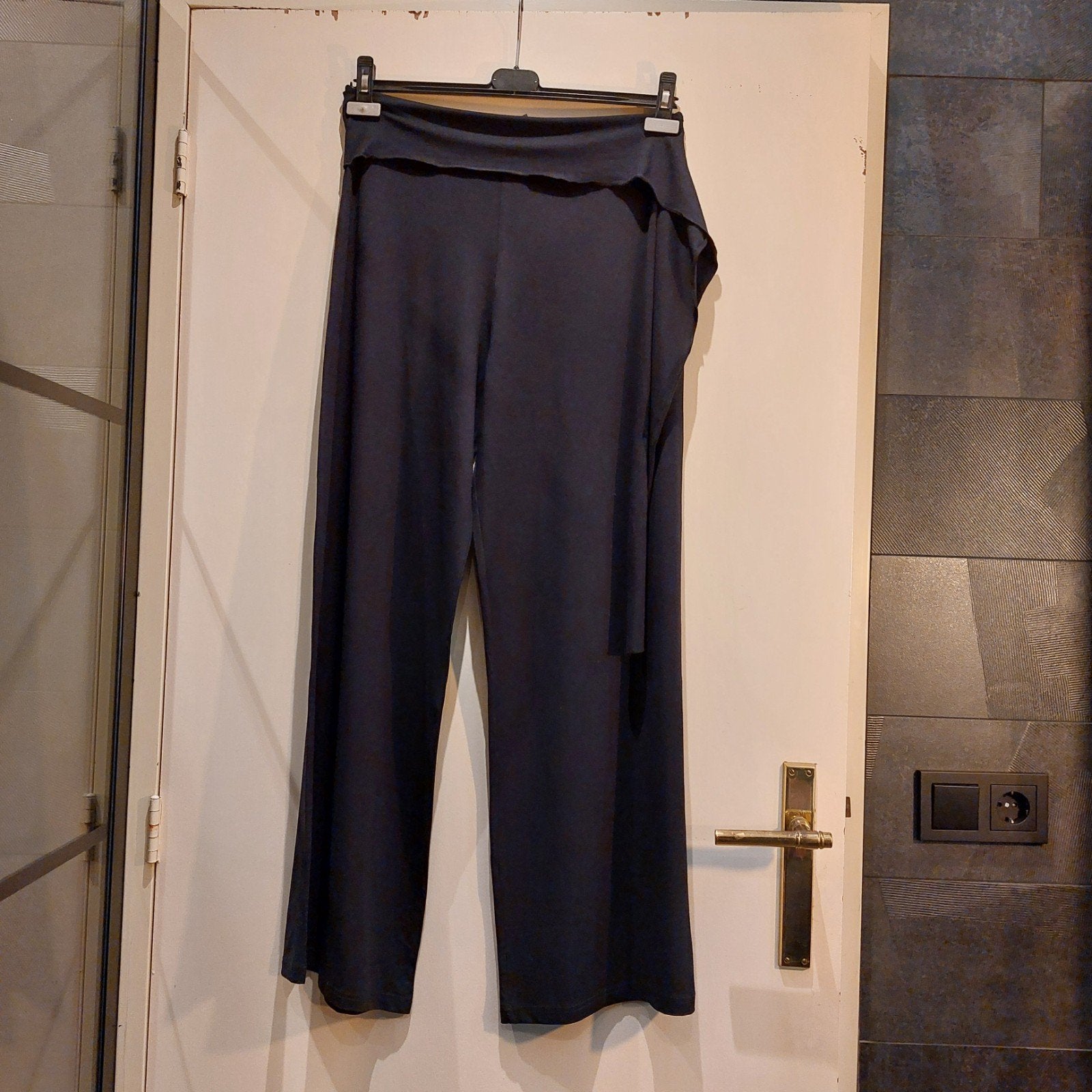Broek van het merk X-Two.  Maat 0 (44/46), Kleding | Dames, Grote Maten, X-Two, Verzenden, Zwart, Zo goed als nieuw