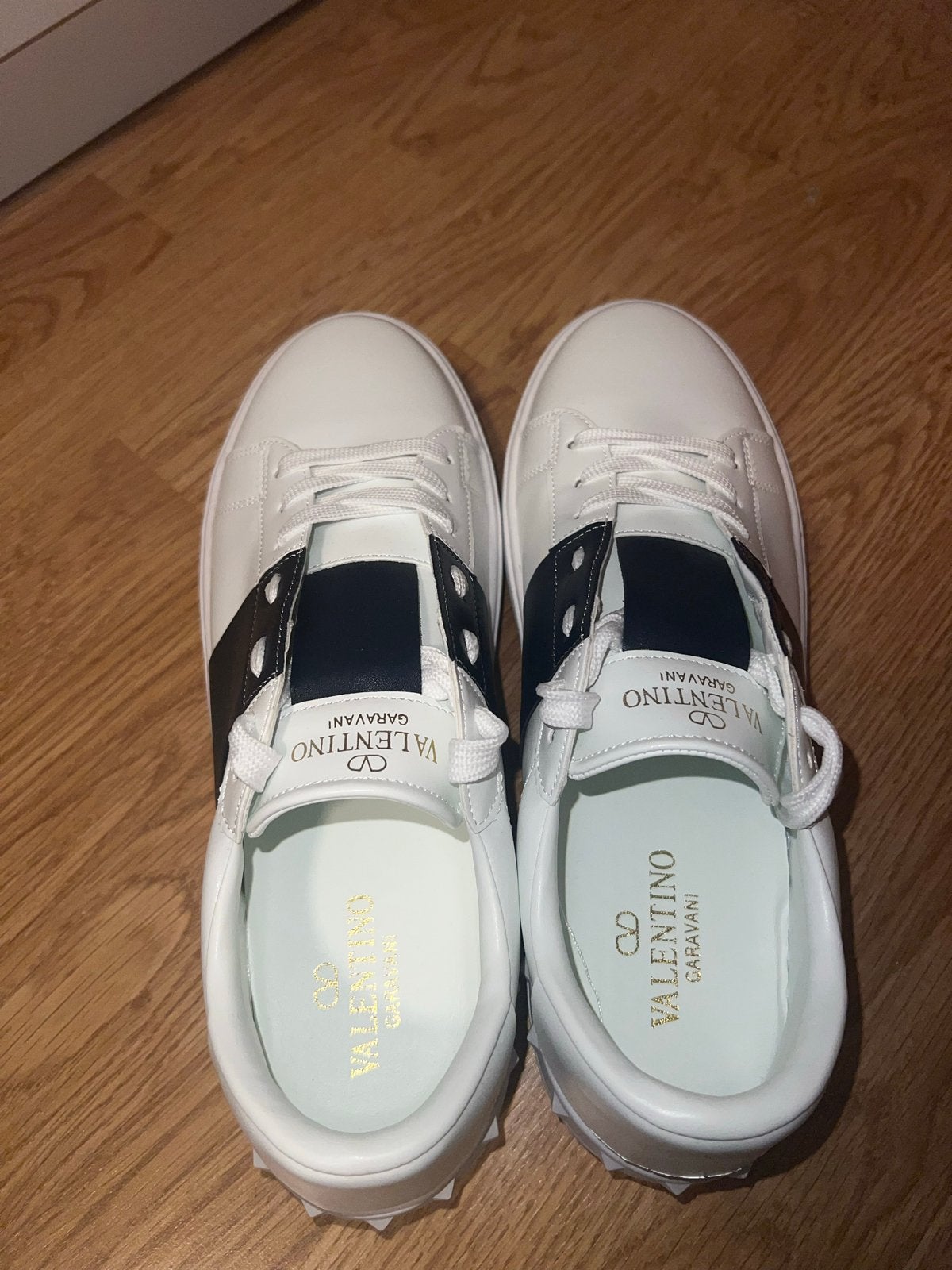 Valentino Garavani Sneakers Wit/Zwart -Nieuw, Wit, Nieuw, Ophalen of Verzenden, Sneakers of Gympen