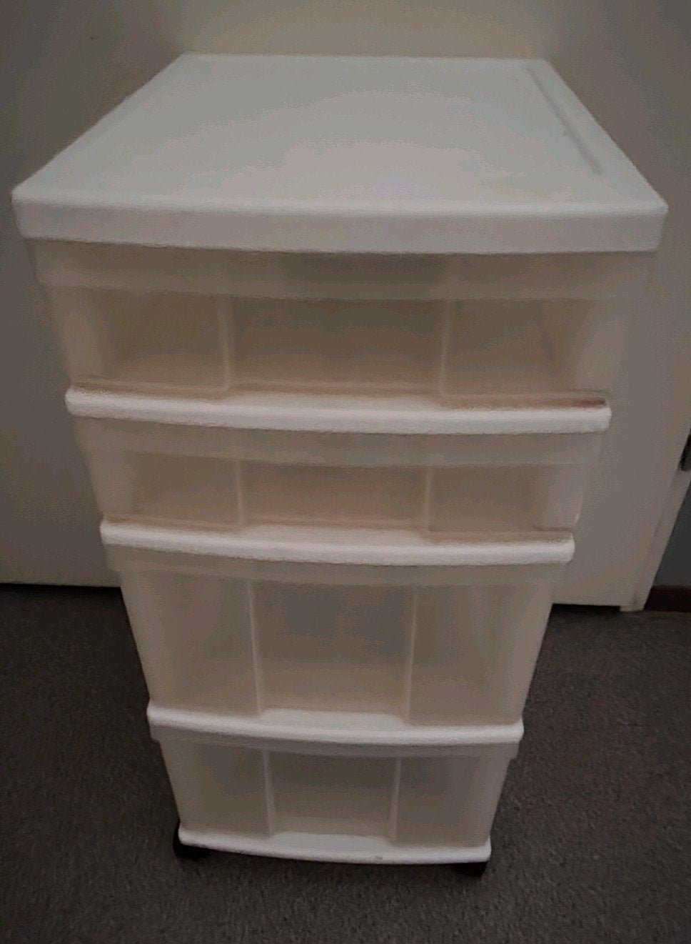 plastic ladekast op wieltjes, Ophalen