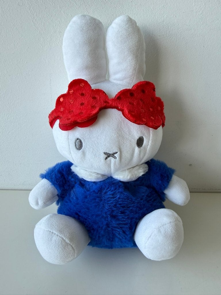Knuffel konijn Nijntje met rood slaapmasker 28 cm / Nijntje, Konijn, Nijntje, Ophalen of Verzenden, Zo goed als nieuw