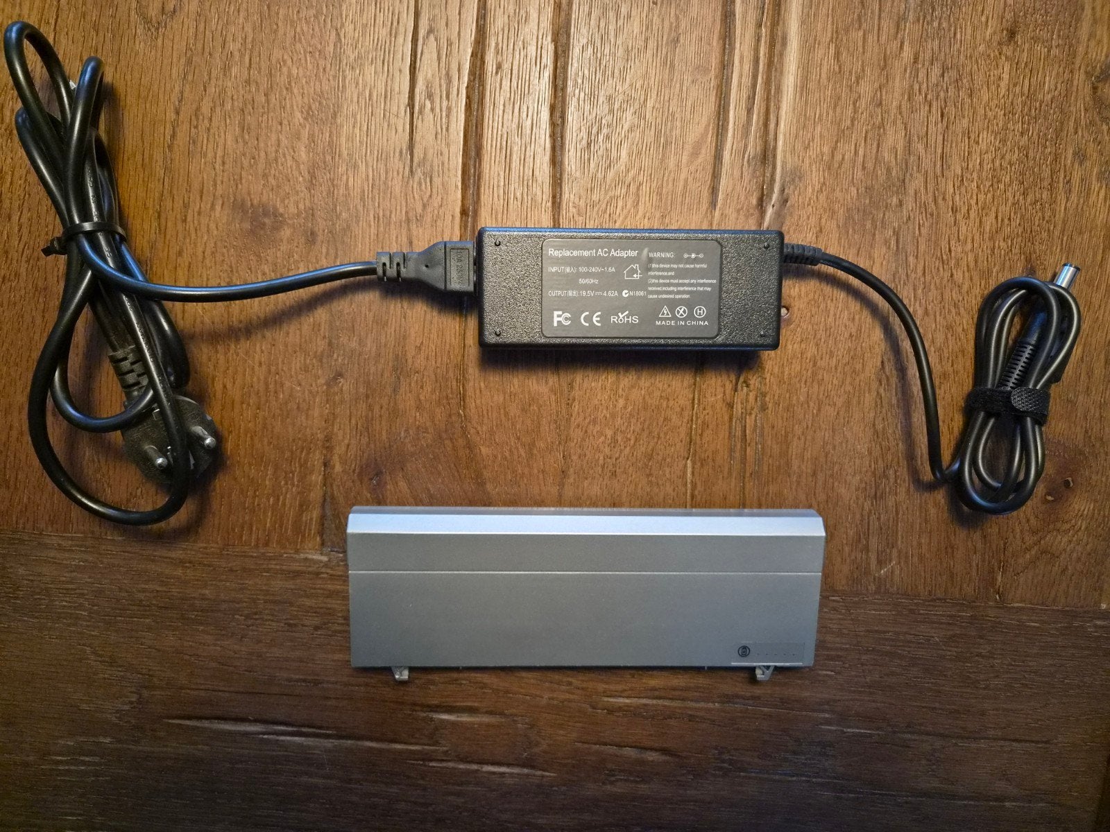Accu en acculader voor laptop., Ophalen of Verzenden, Nieuw
