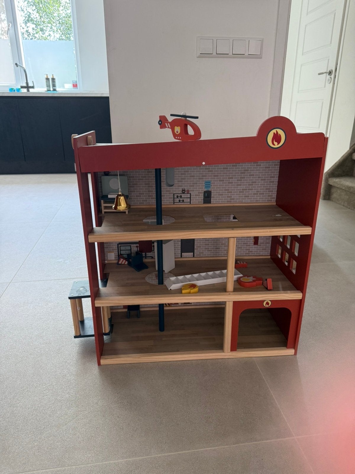 Brandweerkazerne hout speelgoed, Ophalen, Zo goed als nieuw, Poppenhuis