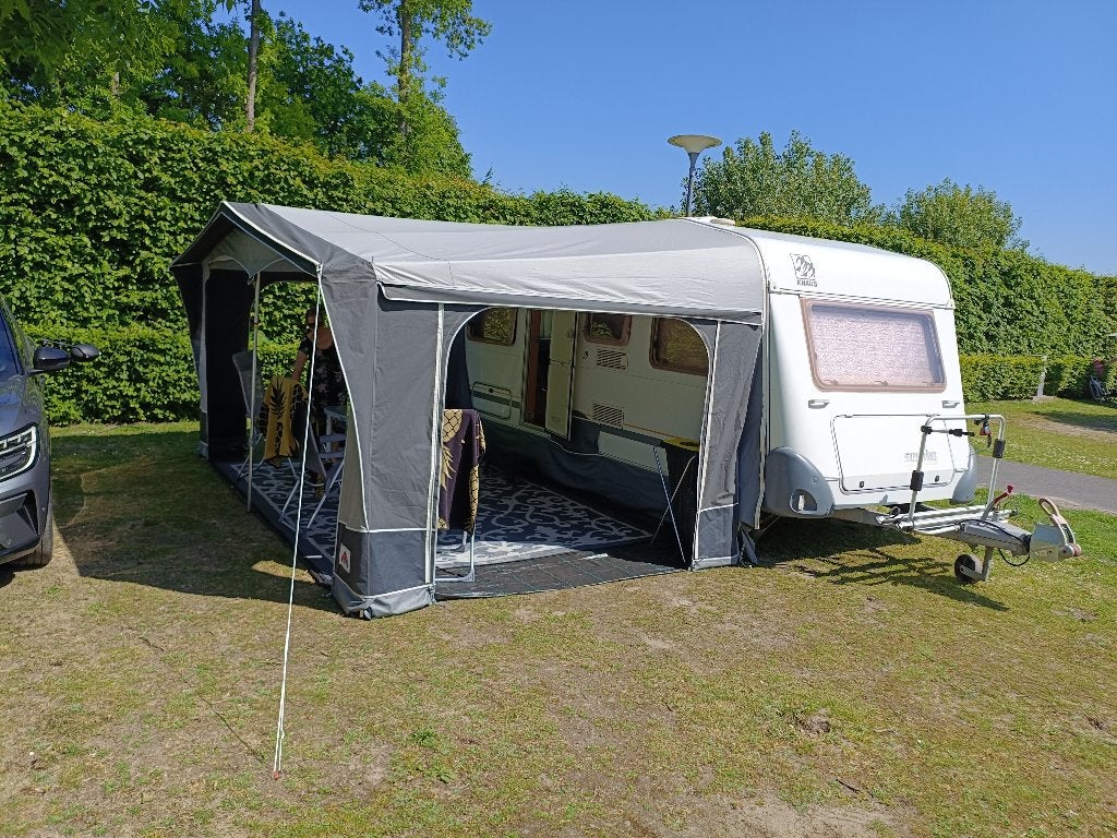 Knaus Südwind 450 FU (2003) + Isabella voortent, Kachel, Rondzit, Dwarsbed, Particulier