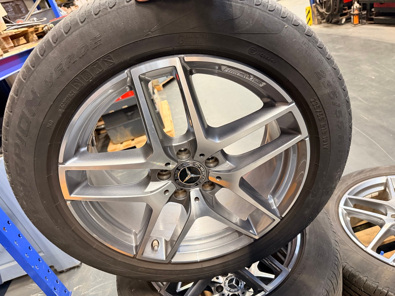 19 inch Mercedes AMG velgen met banden, Auto-onderdelen, Banden en Velgen, Gebruikt, Banden en Velgen, 235 mm, Terreinwagen