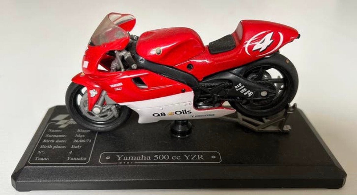 Yamaha 500cc YZR 1:18 Max Biaggi TT Assen, Ophalen of Verzenden, Zo goed als nieuw, MiniChamps