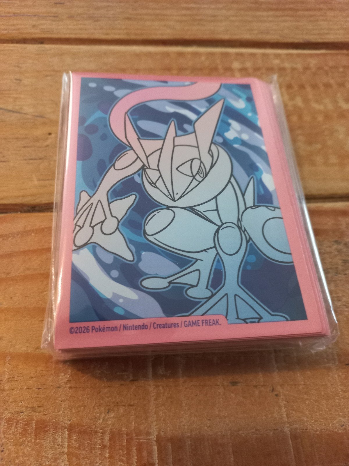 Greninja sleeves, Ophalen of Verzenden, Nieuw, Sleeves of Kaarthoesjes, Foil