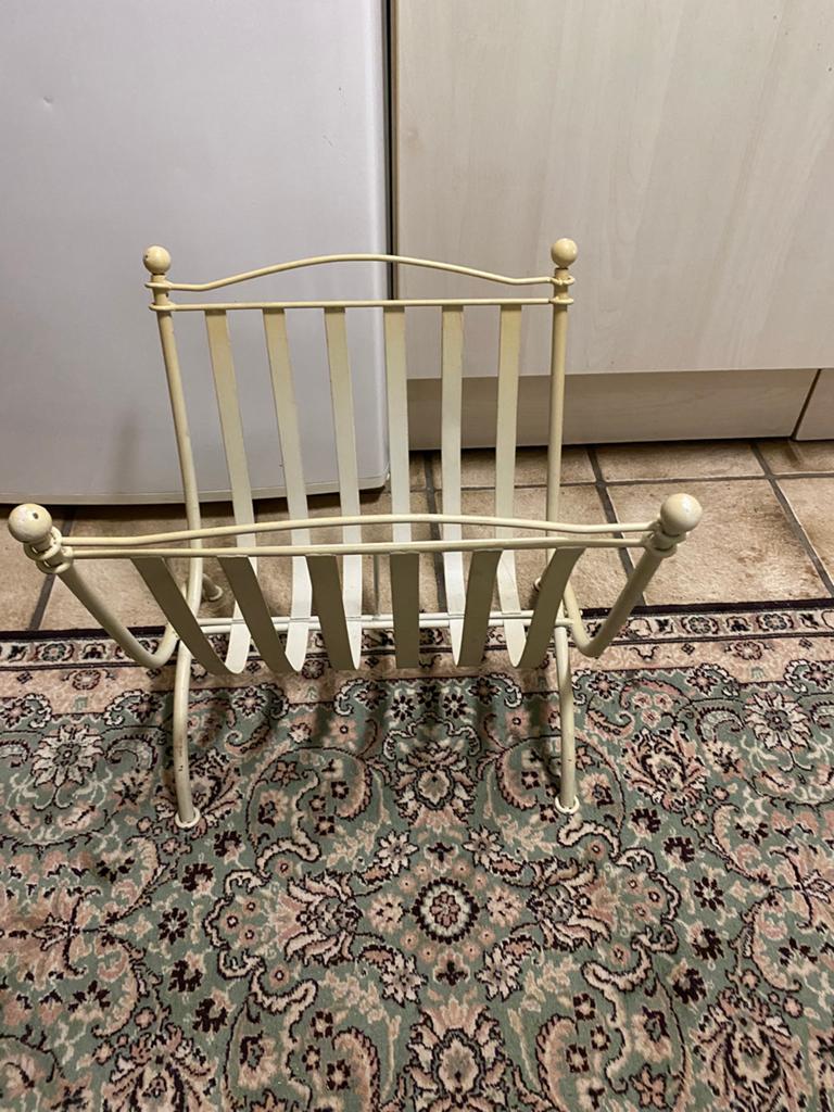 Vintage ijzeren krantenbak, Huis en Inrichting, Woonaccessoires | Krantenbakken en Lectuurbakken, Ophalen, Gebruikt