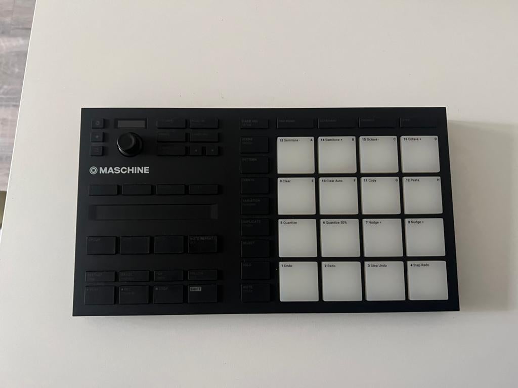 Native Instruments Maschine mikro mk3, Muziek en Instrumenten, Ophalen of Verzenden, Zo goed als nieuw, Overige aantallen, Overige merken