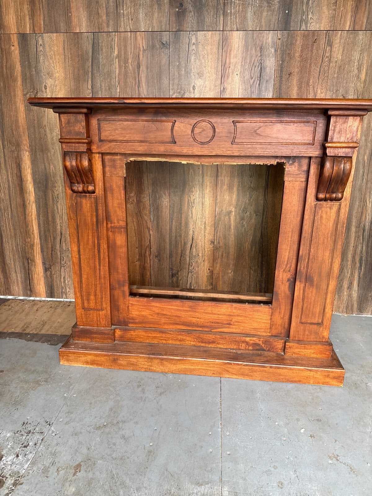 Decoratieve Houten Schouwombouw - Klassiek Design, Ophalen, Gebruikt, Vrijstaande haard, Overige soorten