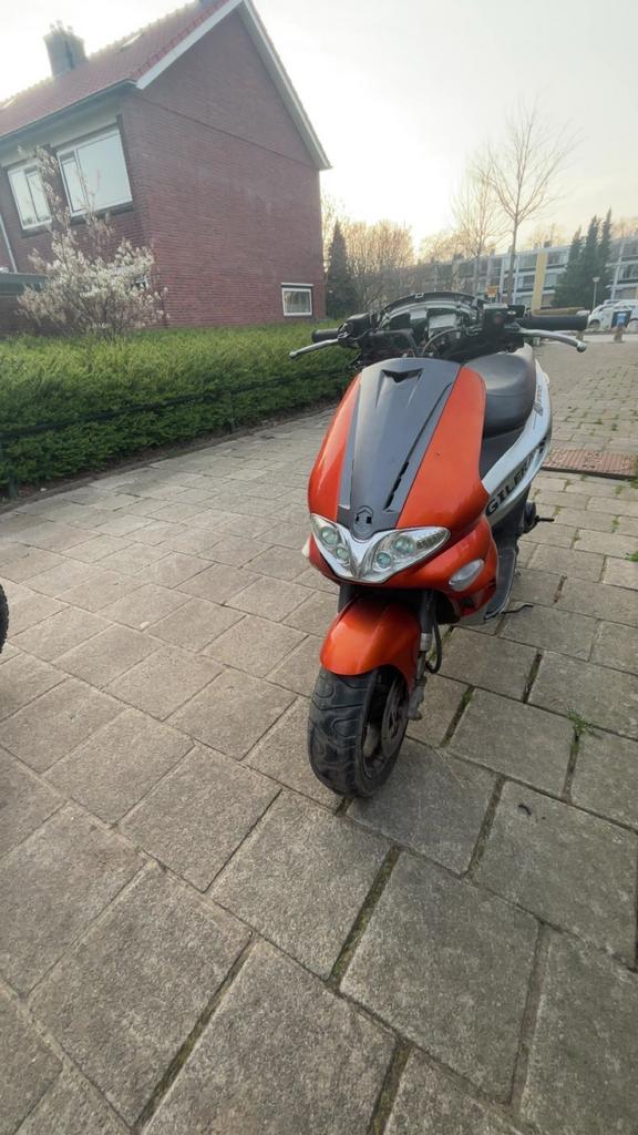 Gilera runner 70cc zonder kenteken loopt niet, Fietsen en Brommers, Scooters | Peugeot, Ophalen of Verzenden, Gebruikt, Tweetakt