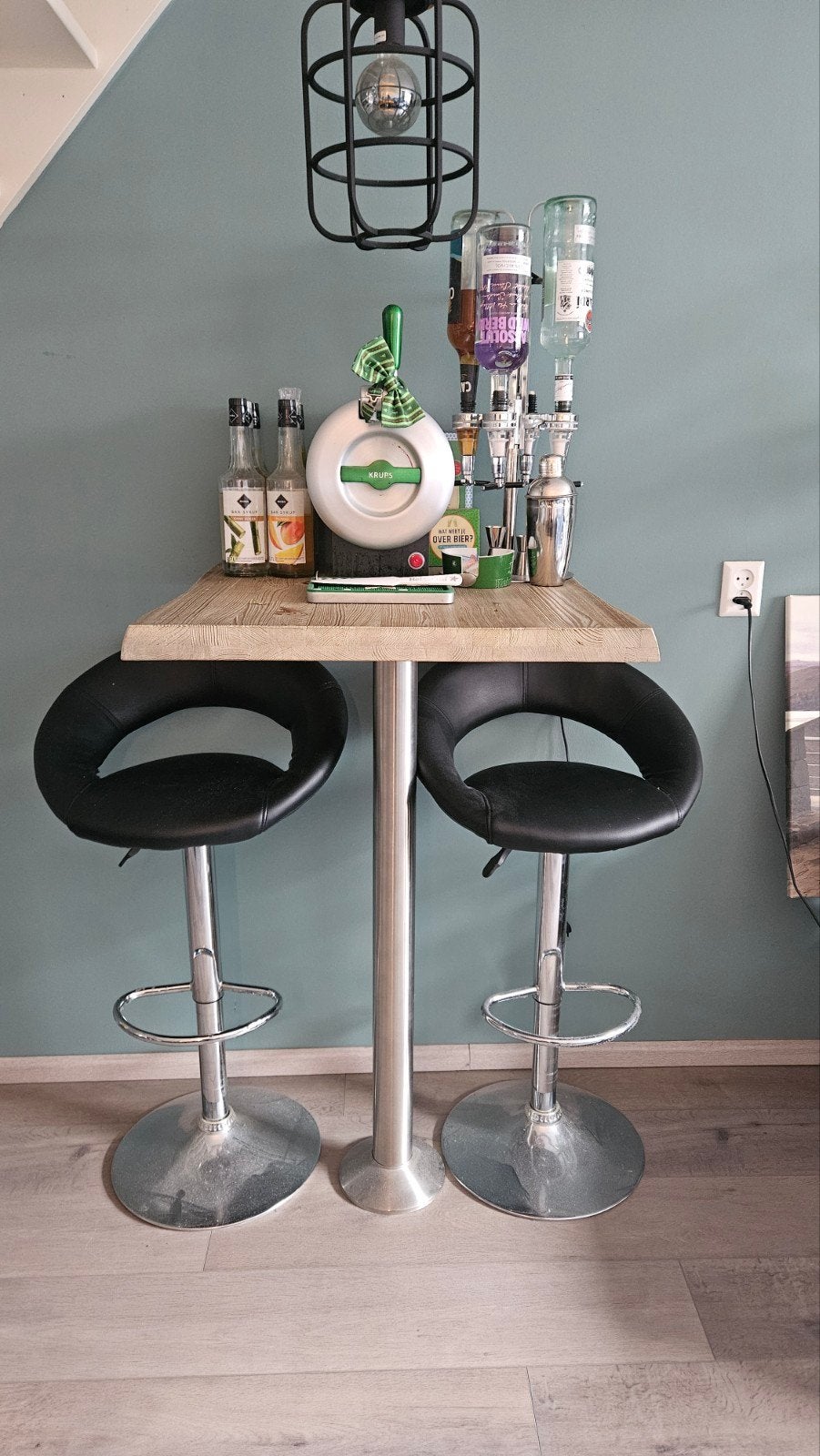 Complete thuisbar: barblad, krukken, Heineken tap & meer!, 2 krukken, Ophalen, Zo goed als nieuw