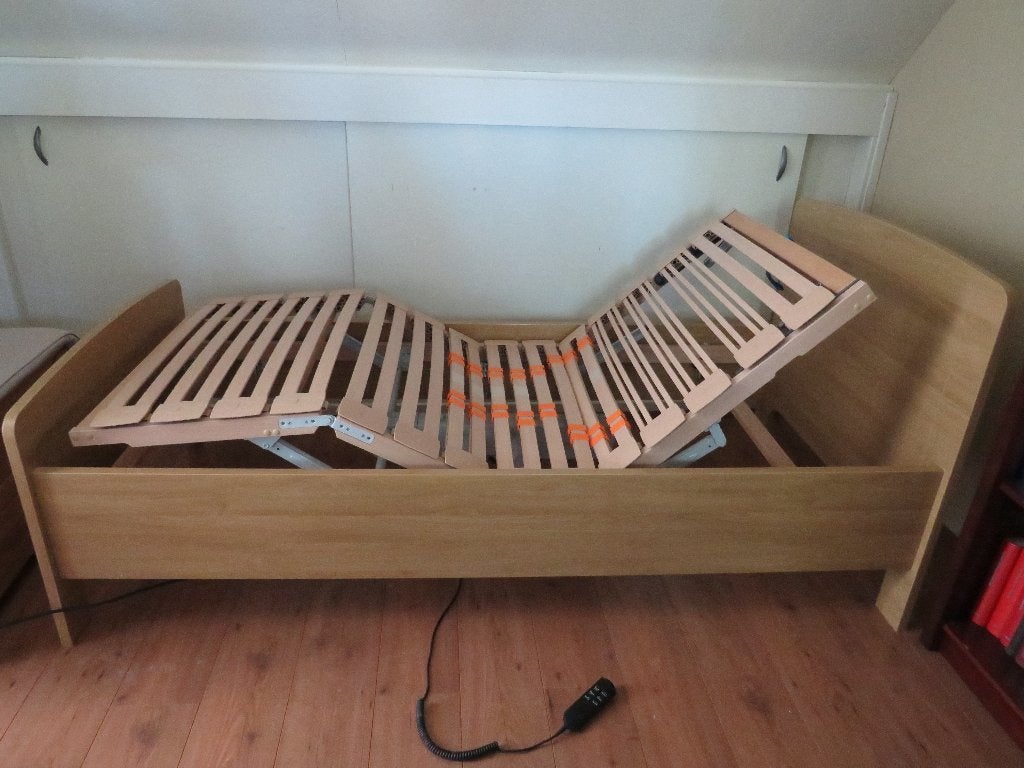 Elektrische lattenbodem - Goede staat, weinig gebruikt, Huis en Inrichting, Ophalen, 90 cm, Eenpersoons, Zo goed als nieuw