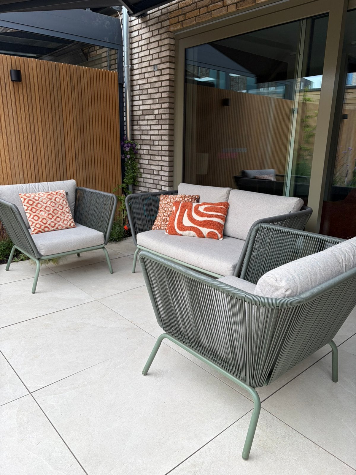 Loungeset olijfgroen bankje en 2 stoelen, Ophalen, 4 zitplaatsen, Kunststof, Zo goed als nieuw