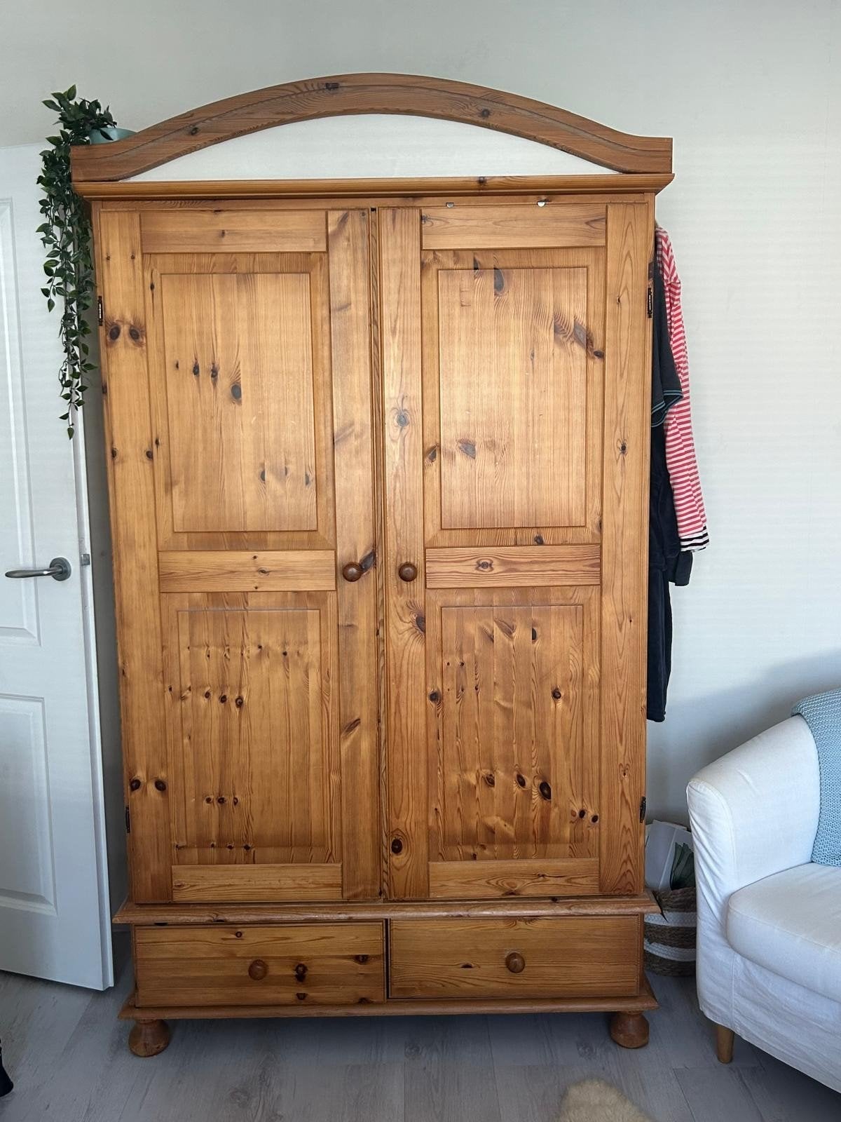 grenen kledingkast, Ophalen, Gebruikt, 100 tot 150 cm, Met lade(s)