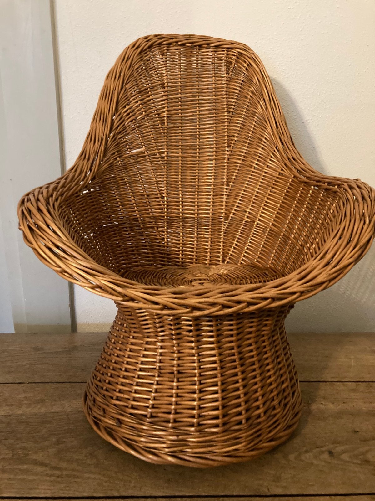 Vintage rieten kuipstoel - kinder model, Huis en Inrichting, Ophalen, Zo goed als nieuw, Bruin, Eén